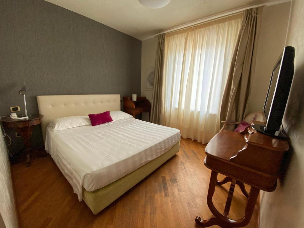 Hotel Joseph Марина-ди-Пьетрасанта Экстерьер фото